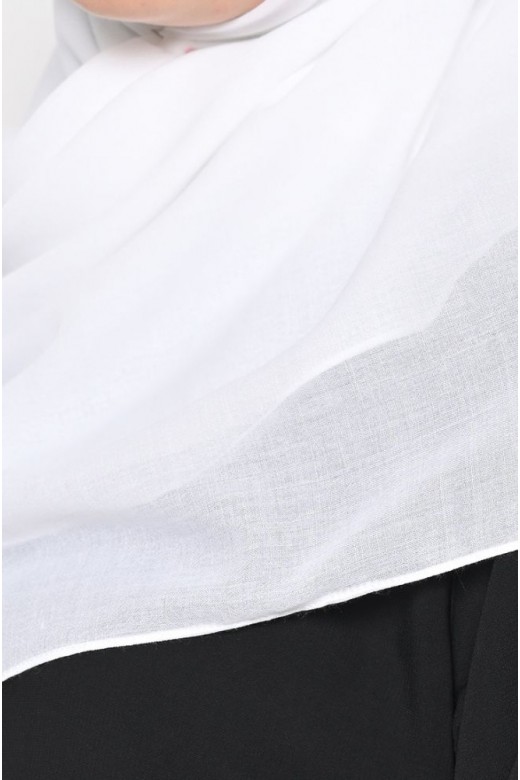 Hijab Segi 4 Voal Gucci White